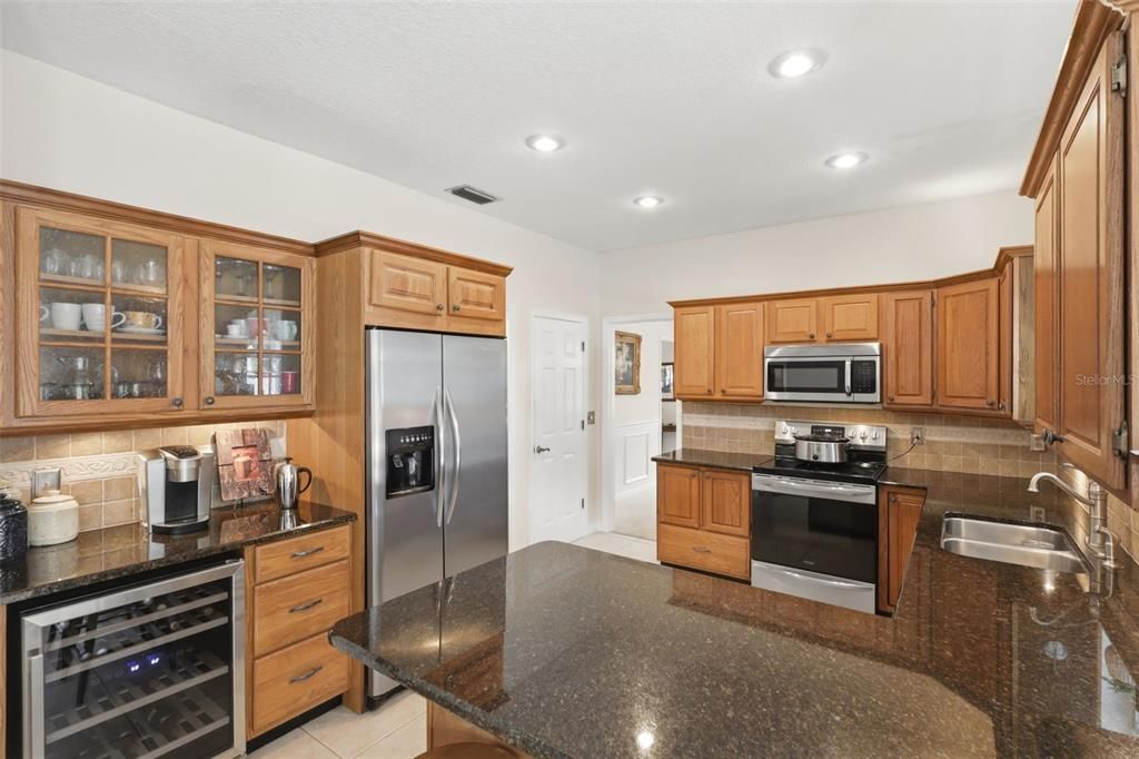 Activo con contrato: $799,000 (4 camas, 3 baños, 3144 Pies cuadrados)