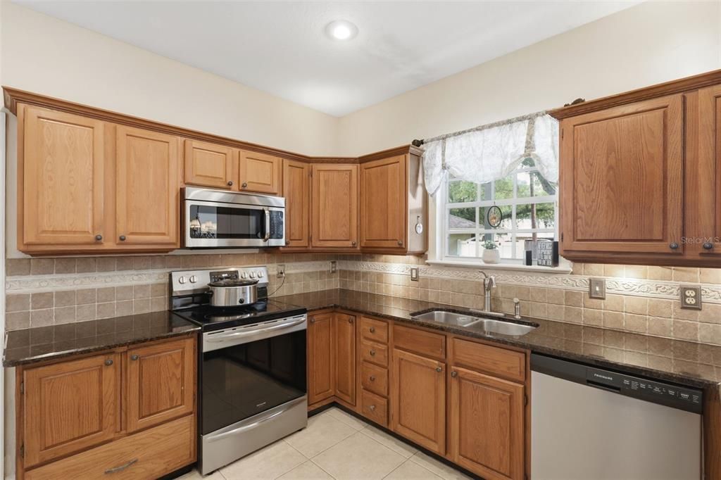 Activo con contrato: $799,000 (4 camas, 3 baños, 3144 Pies cuadrados)