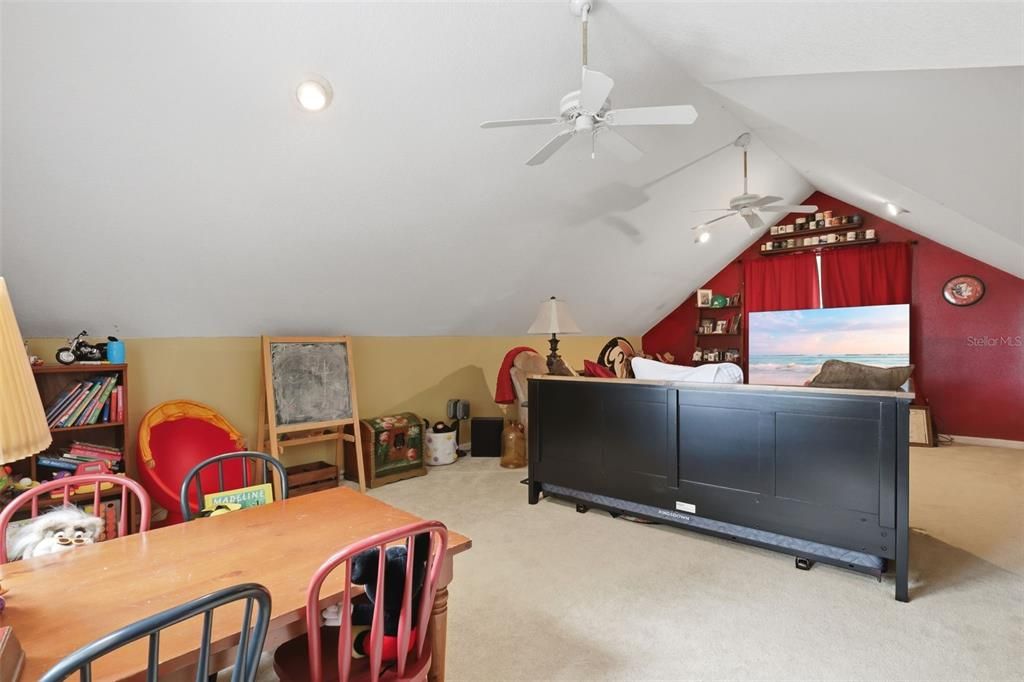 Activo con contrato: $799,000 (4 camas, 3 baños, 3144 Pies cuadrados)