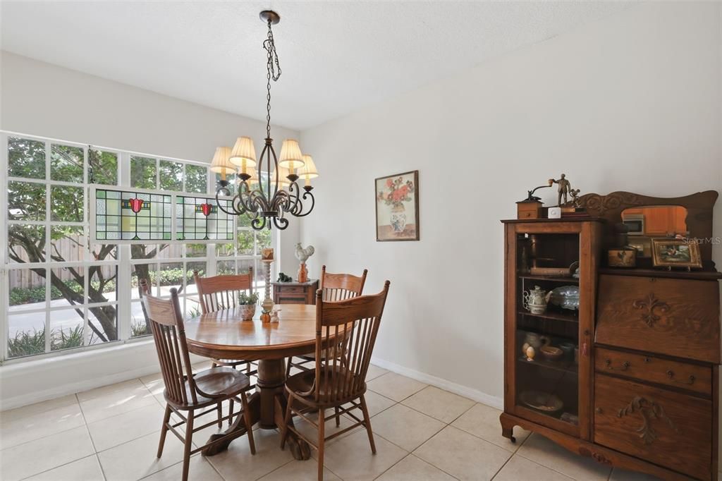 Activo con contrato: $799,000 (4 camas, 3 baños, 3144 Pies cuadrados)