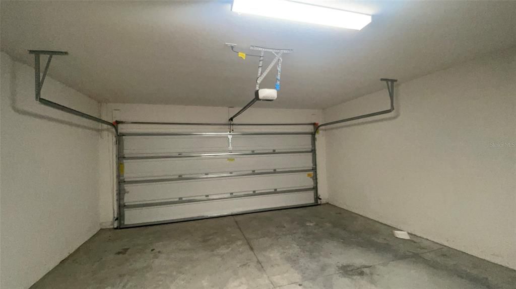 Activo con contrato: $1,895 (3 camas, 2 baños, 1545 Pies cuadrados)