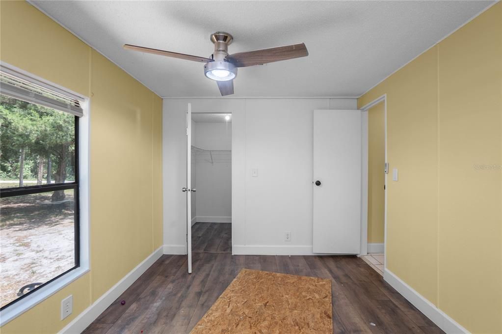 For Sale: $199,900 (3 beds, 2 baths, 1404 Square Feet)