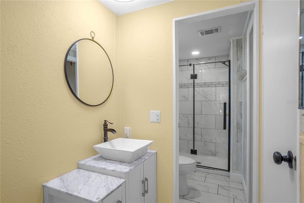 For Sale: $199,900 (3 beds, 2 baths, 1404 Square Feet)