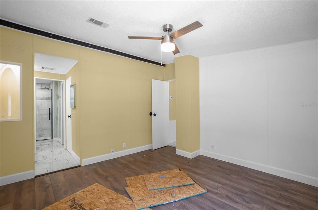 For Sale: $199,900 (3 beds, 2 baths, 1404 Square Feet)