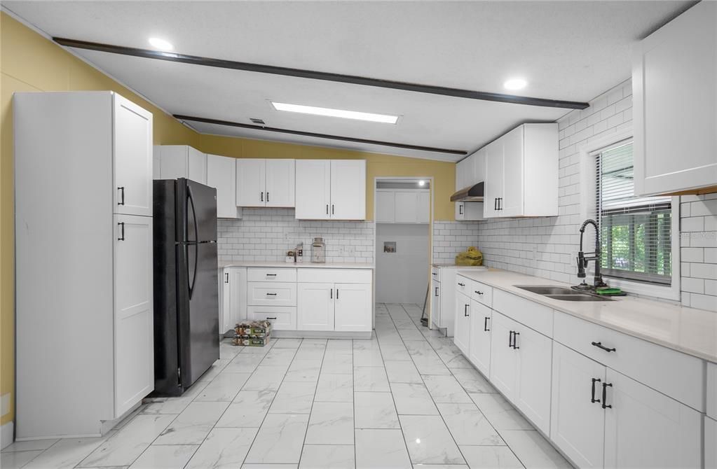 For Sale: $199,900 (3 beds, 2 baths, 1404 Square Feet)