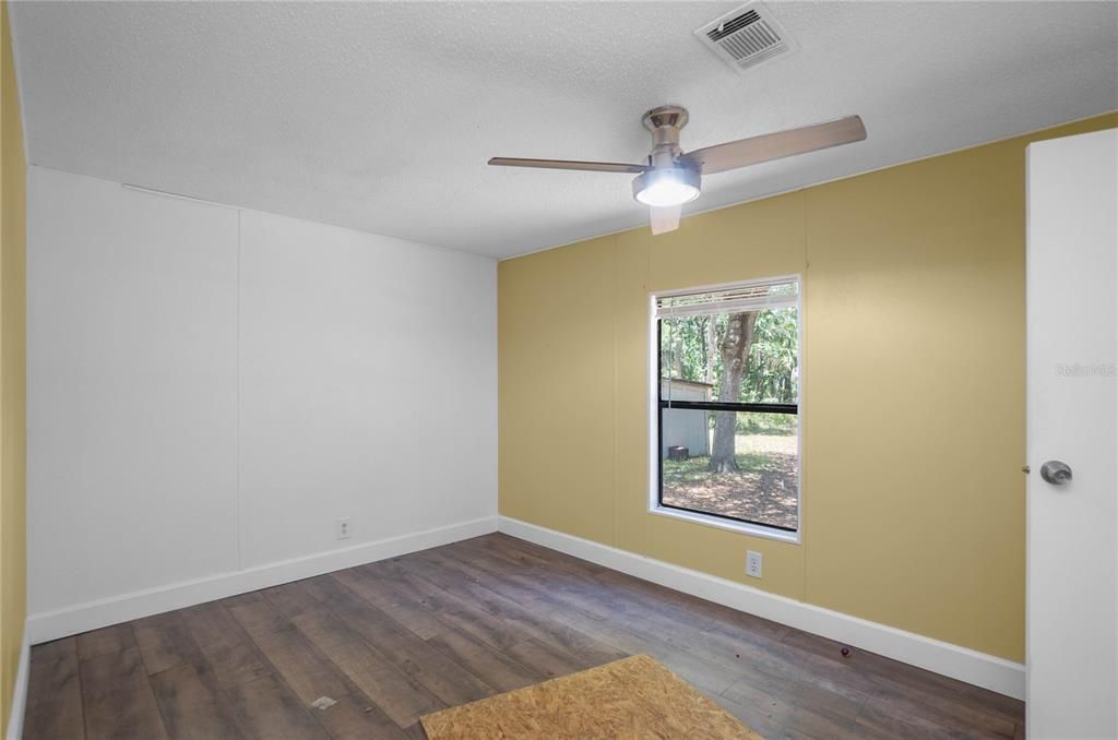 For Sale: $199,900 (3 beds, 2 baths, 1404 Square Feet)