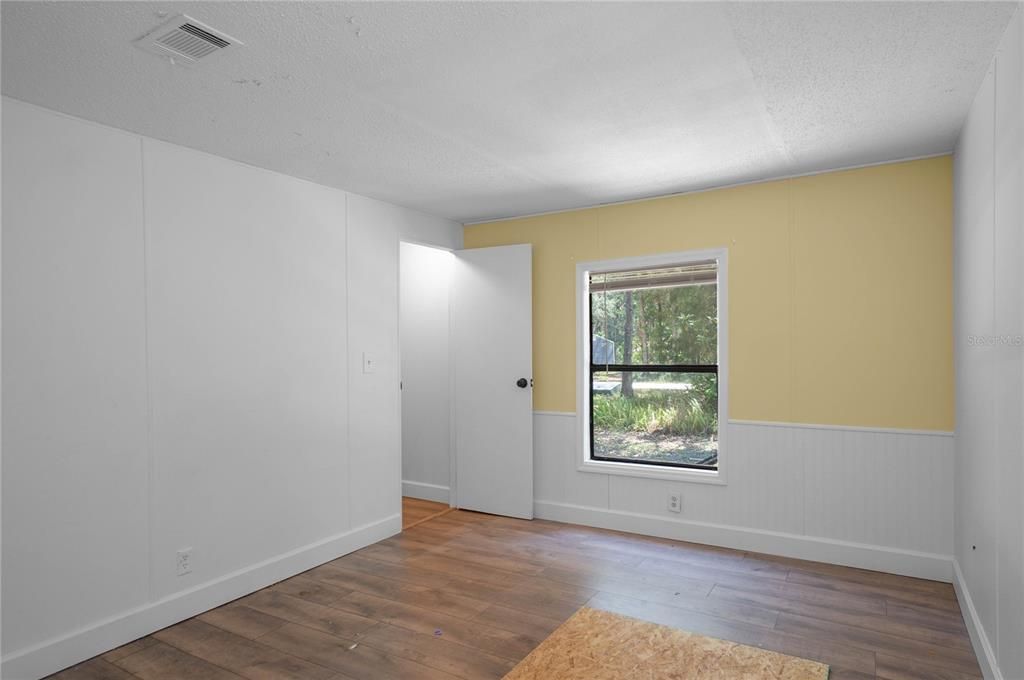 For Sale: $199,900 (3 beds, 2 baths, 1404 Square Feet)