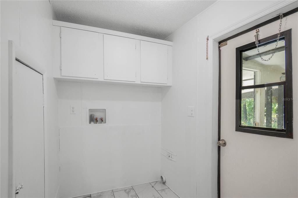 For Sale: $199,900 (3 beds, 2 baths, 1404 Square Feet)