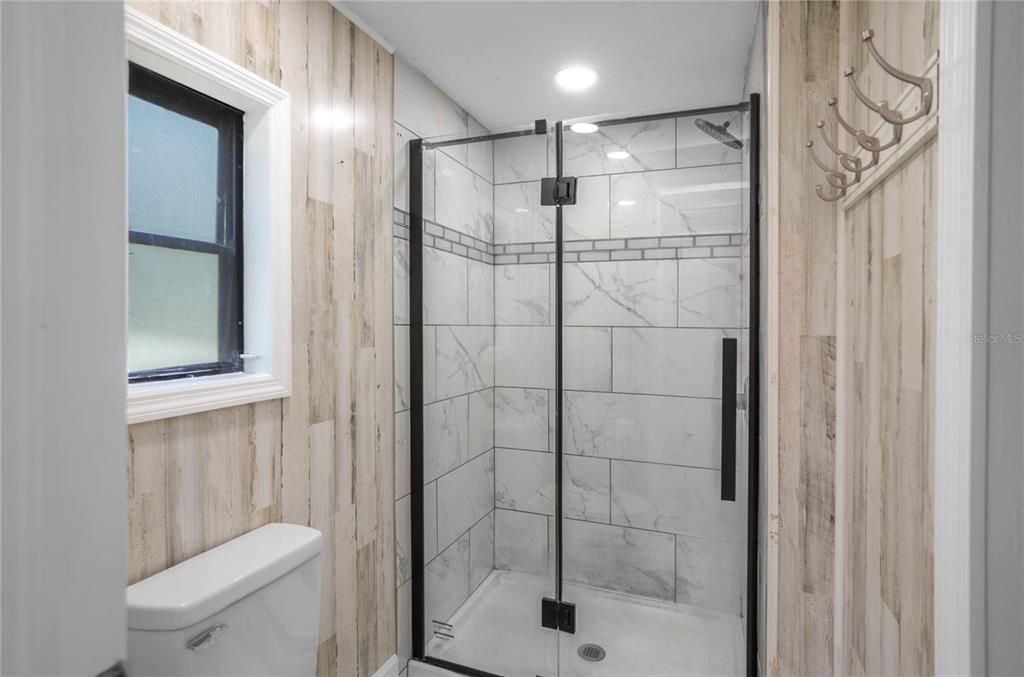 For Sale: $199,900 (3 beds, 2 baths, 1404 Square Feet)