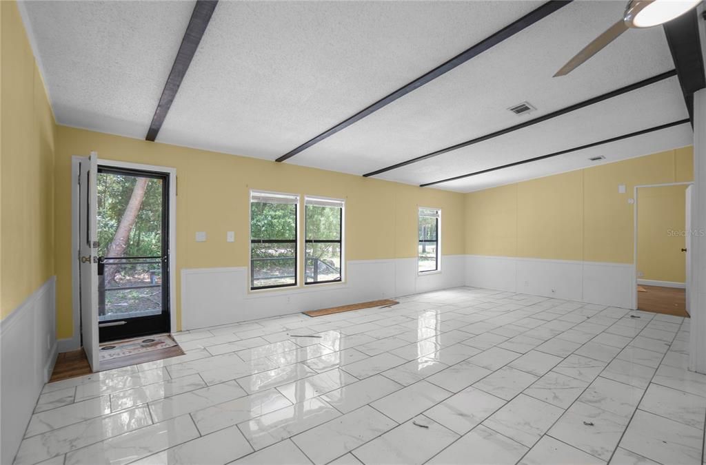 For Sale: $199,900 (3 beds, 2 baths, 1404 Square Feet)