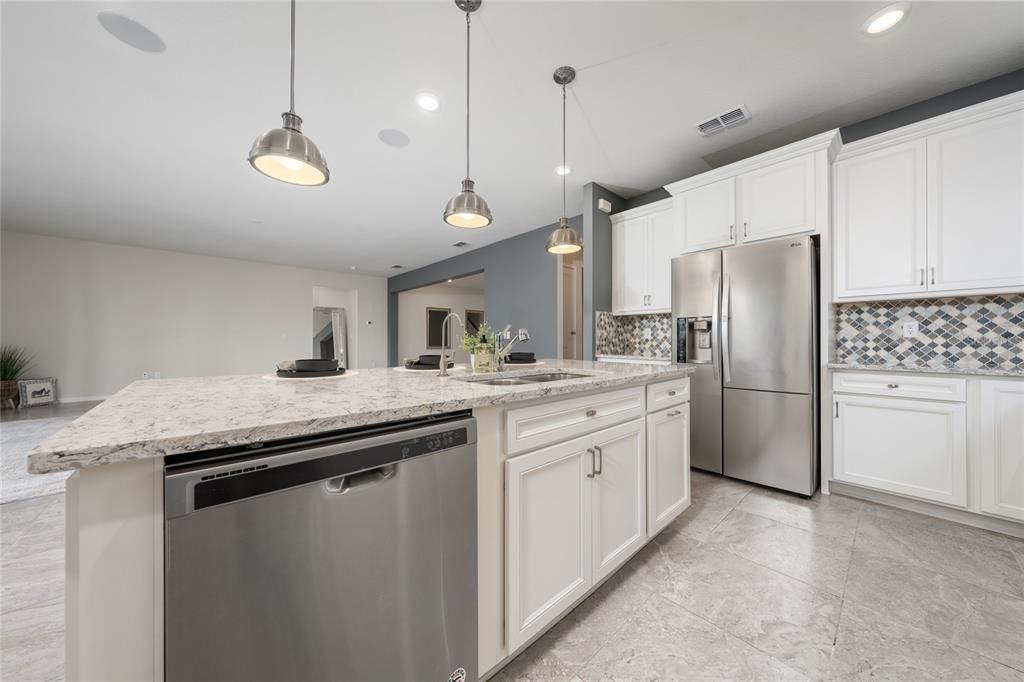 For Rent: $5,200 (6 beds, 4 baths, 4390 Square Feet)