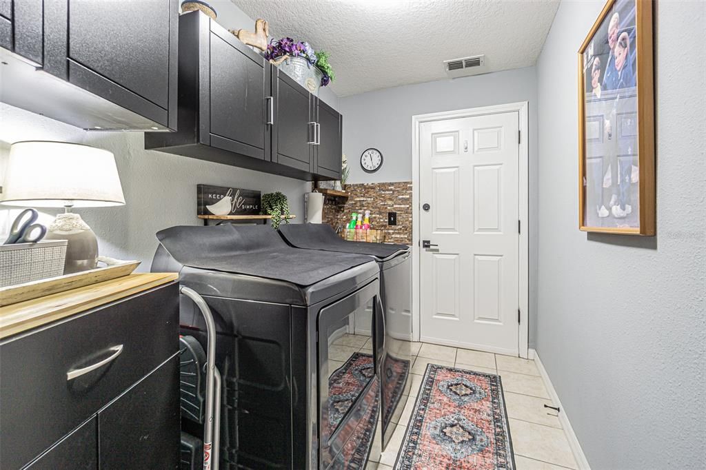 Activo con contrato: $409,900 (3 camas, 2 baños, 1839 Pies cuadrados)