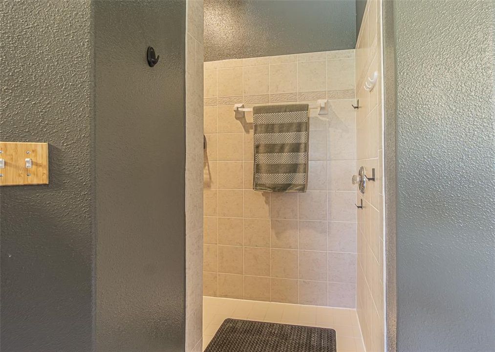 Activo con contrato: $409,900 (3 camas, 2 baños, 1839 Pies cuadrados)