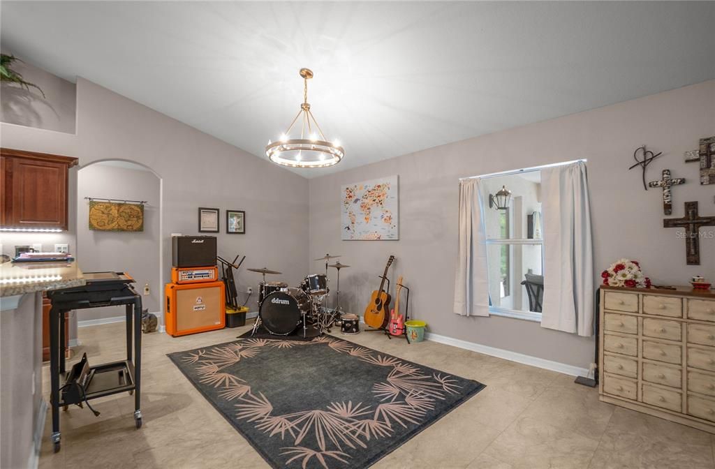 For Sale: $525,000 (4 beds, 2 baths, 2676 Square Feet)