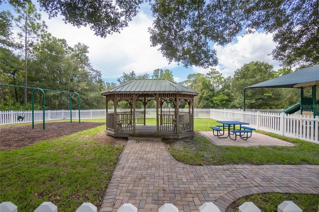 For Sale: $525,000 (4 beds, 2 baths, 2676 Square Feet)