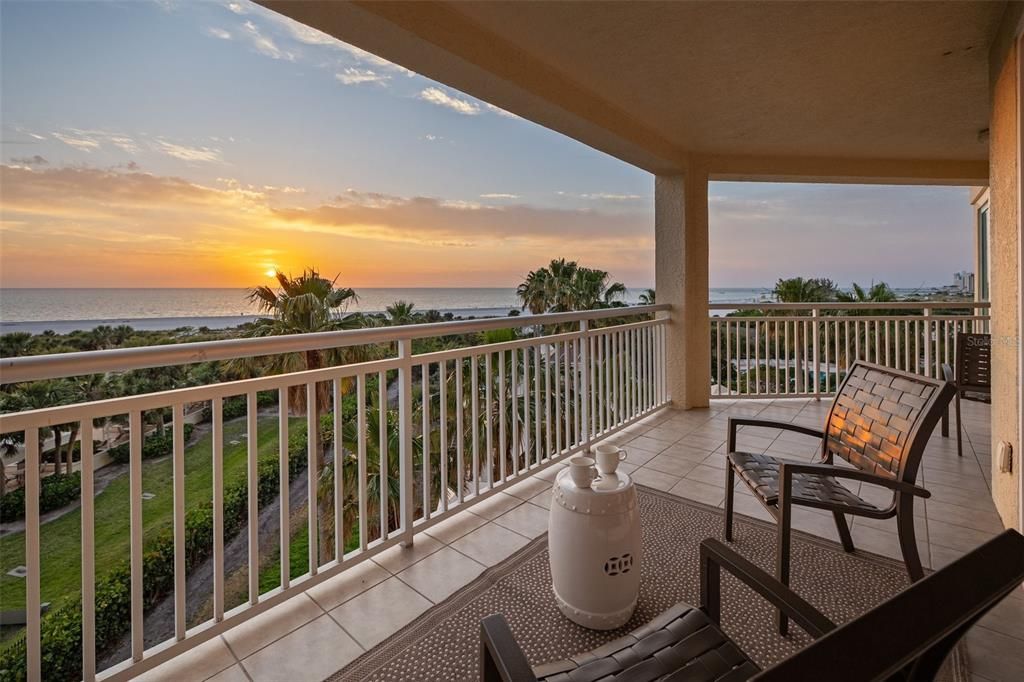 For Sale: $2,395,000 (3 beds, 3 baths, 2521 Square Feet)