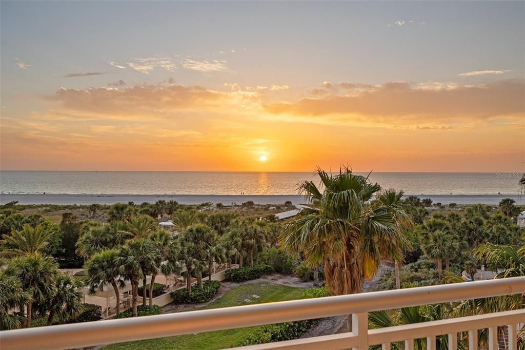 For Sale: $2,395,000 (3 beds, 3 baths, 2521 Square Feet)