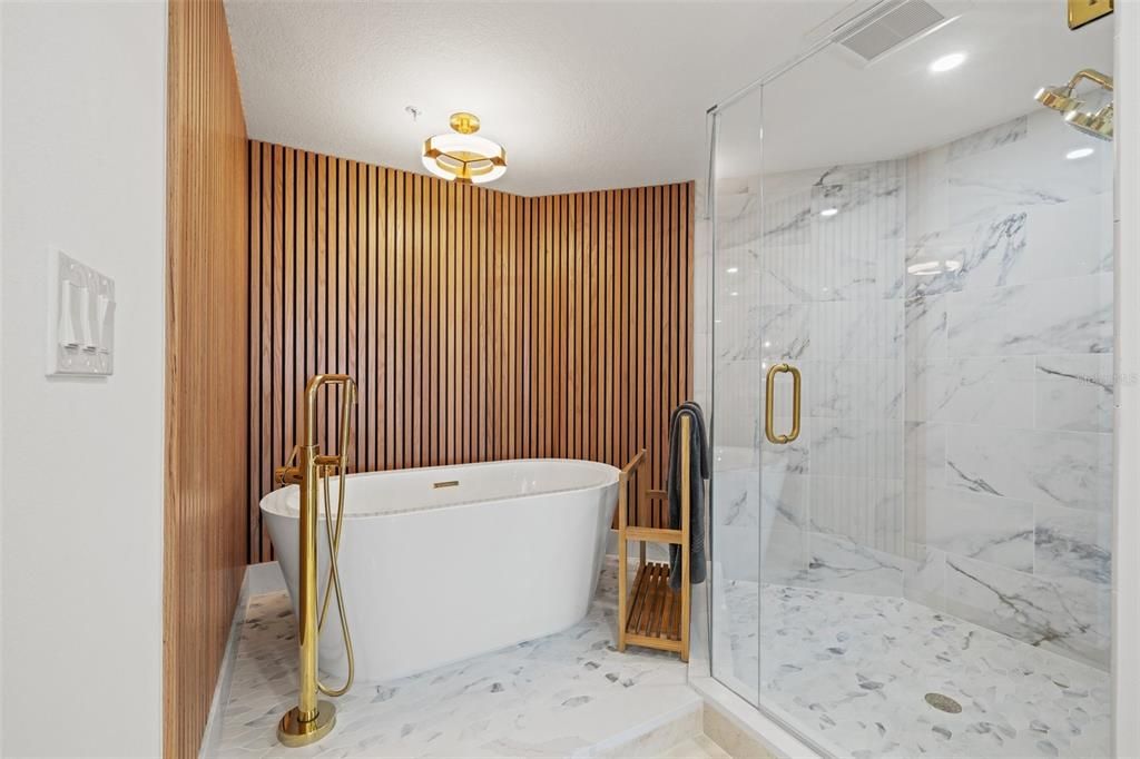 For Sale: $2,395,000 (3 beds, 3 baths, 2521 Square Feet)