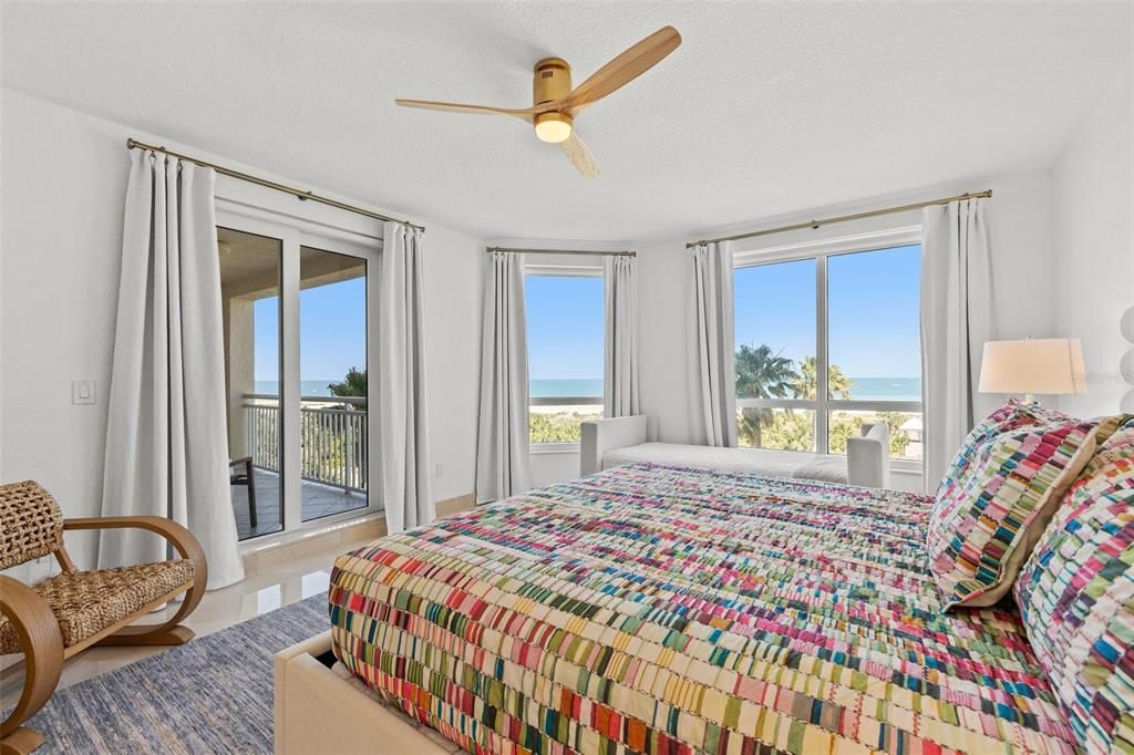 For Sale: $2,395,000 (3 beds, 3 baths, 2521 Square Feet)