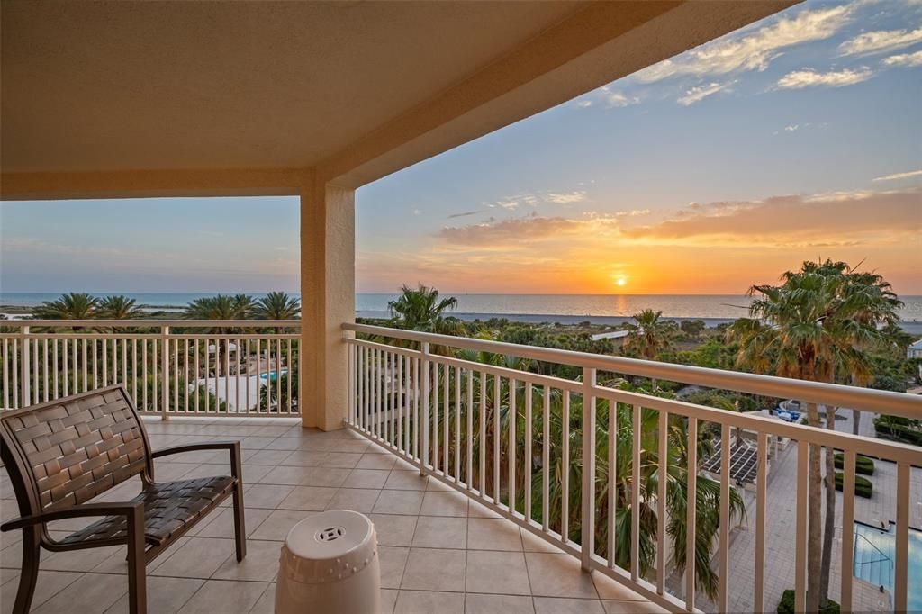For Sale: $2,395,000 (3 beds, 3 baths, 2521 Square Feet)
