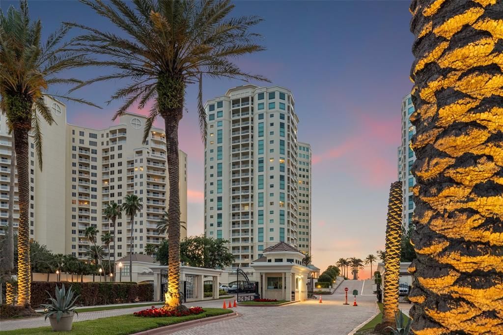 For Sale: $2,395,000 (3 beds, 3 baths, 2521 Square Feet)