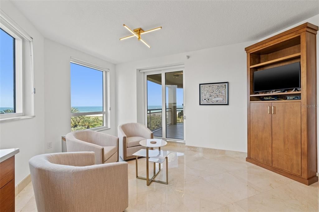 For Sale: $2,395,000 (3 beds, 3 baths, 2521 Square Feet)