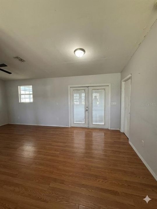 For Sale: $199,000 (3 beds, 2 baths, 1176 Square Feet)