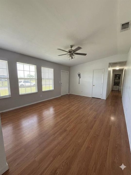 For Sale: $199,000 (3 beds, 2 baths, 1176 Square Feet)