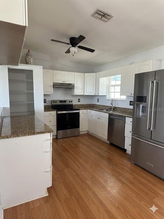 For Sale: $199,000 (3 beds, 2 baths, 1176 Square Feet)