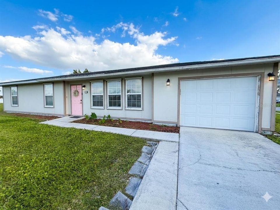 For Sale: $199,000 (3 beds, 2 baths, 1176 Square Feet)