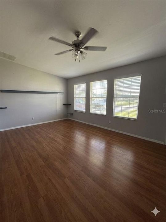 For Sale: $199,000 (3 beds, 2 baths, 1176 Square Feet)
