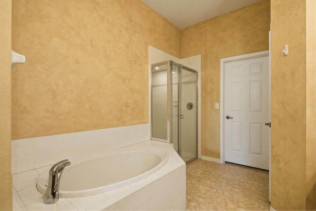 For Rent: $2,700 (3 beds, 2 baths, 1977 Square Feet)