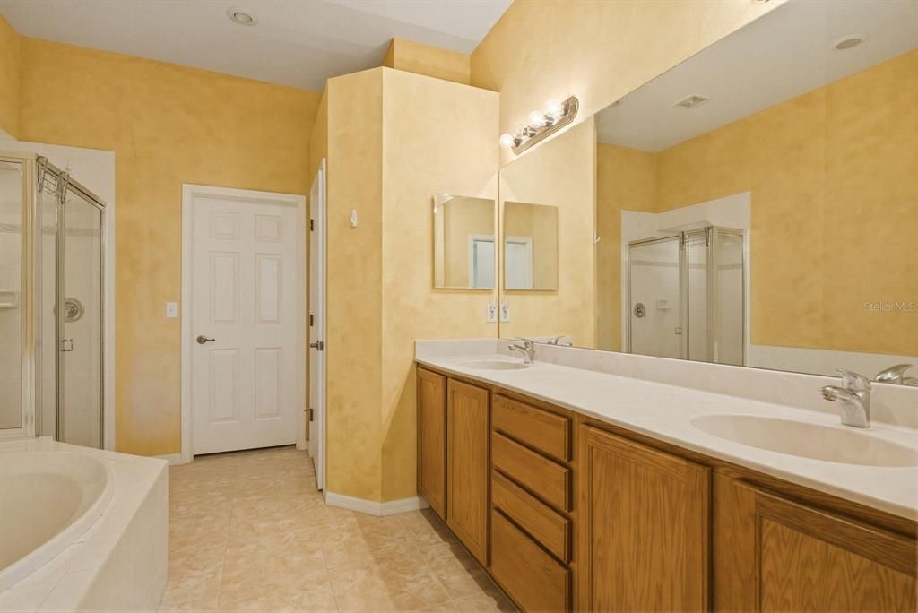 For Rent: $2,700 (3 beds, 2 baths, 1977 Square Feet)