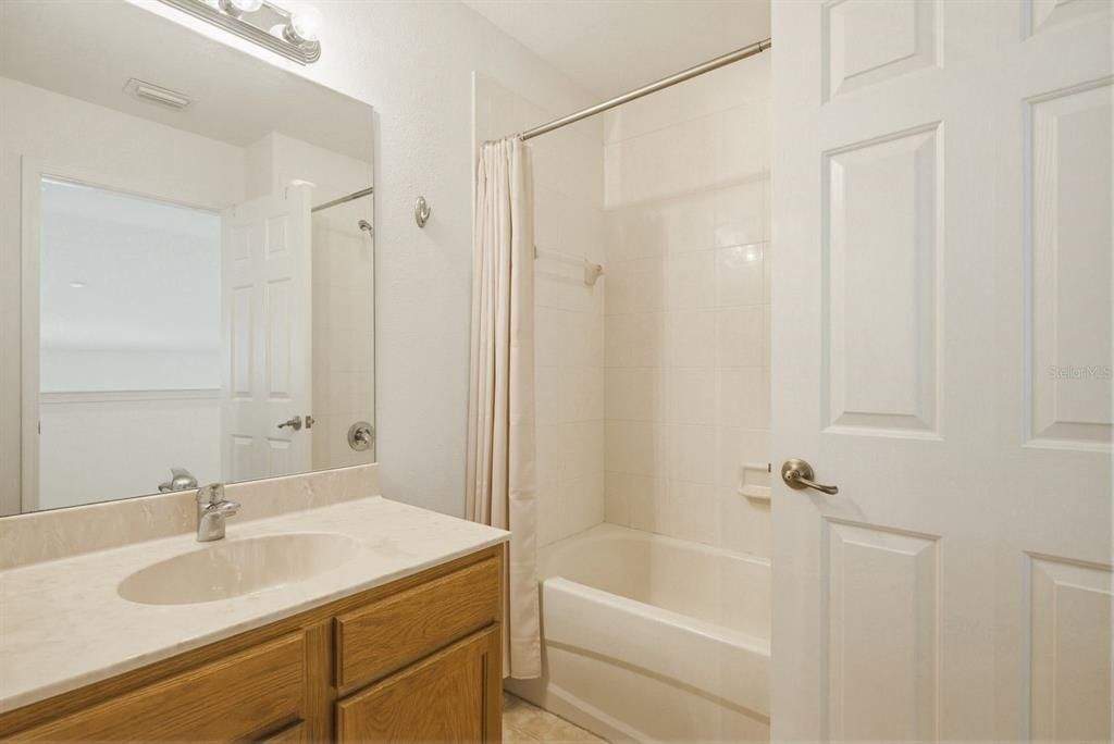 For Rent: $2,700 (3 beds, 2 baths, 1977 Square Feet)