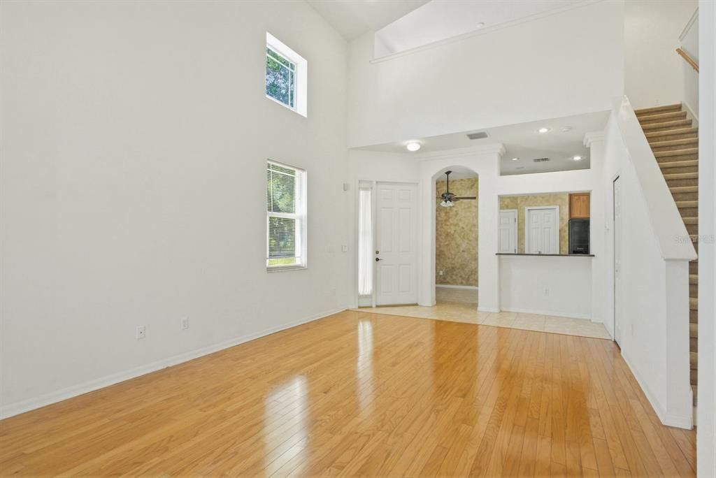 For Rent: $2,700 (3 beds, 2 baths, 1977 Square Feet)