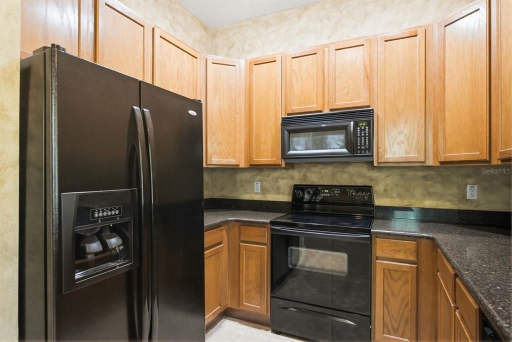 For Rent: $2,700 (3 beds, 2 baths, 1977 Square Feet)