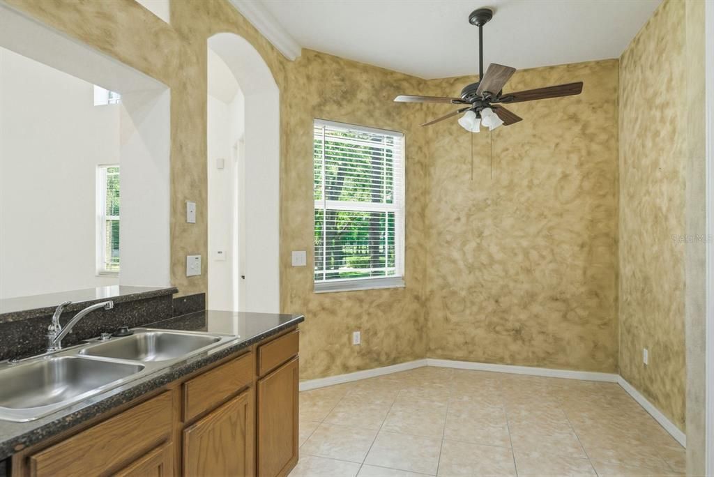 For Rent: $2,700 (3 beds, 2 baths, 1977 Square Feet)