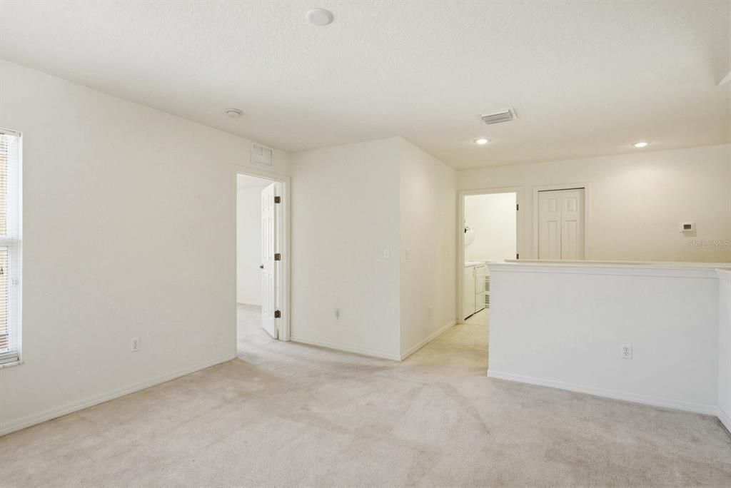 For Rent: $2,700 (3 beds, 2 baths, 1977 Square Feet)
