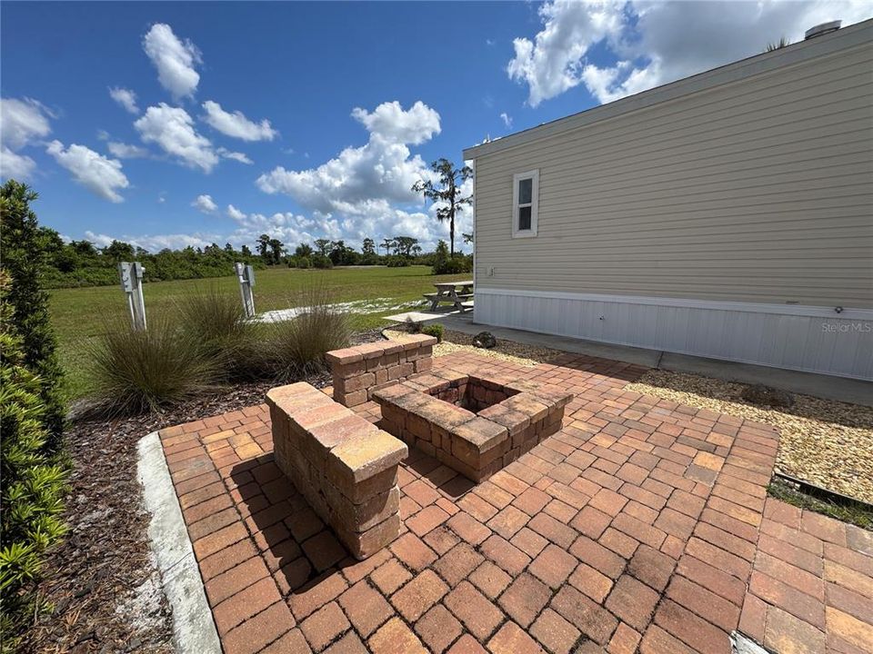 For Sale: $369,900 (1 beds, 1 baths, 460 Square Feet)
