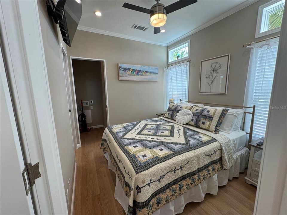 For Sale: $369,900 (1 beds, 1 baths, 460 Square Feet)