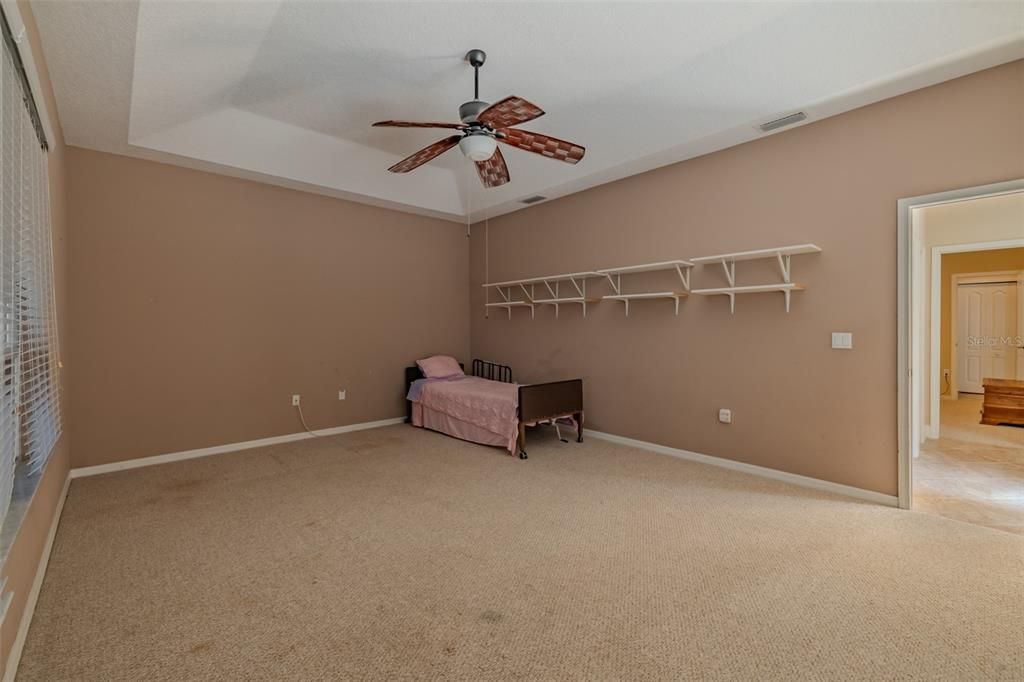 Activo con contrato: $650,000 (5 camas, 3 baños, 3356 Pies cuadrados)