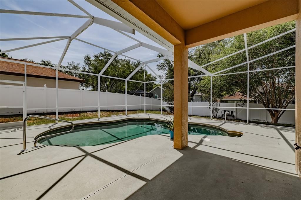 Activo con contrato: $650,000 (5 camas, 3 baños, 3356 Pies cuadrados)