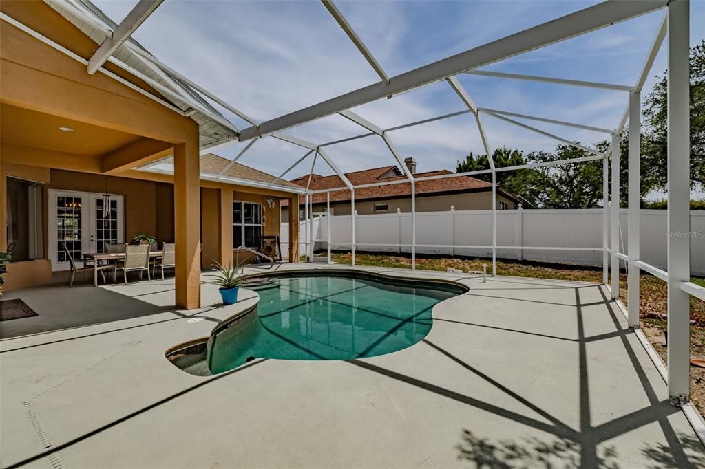 Activo con contrato: $650,000 (5 camas, 3 baños, 3356 Pies cuadrados)