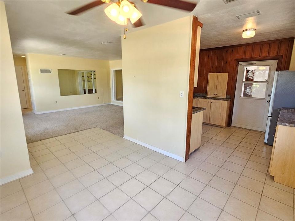For Rent: $2,600 (2 beds, 1 baths, 1417 Square Feet)