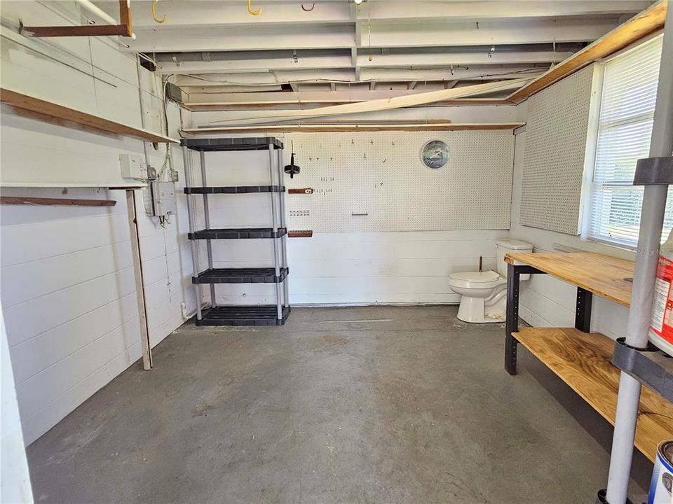 For Rent: $2,600 (2 beds, 1 baths, 1417 Square Feet)