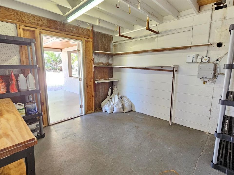 For Rent: $2,600 (2 beds, 1 baths, 1417 Square Feet)