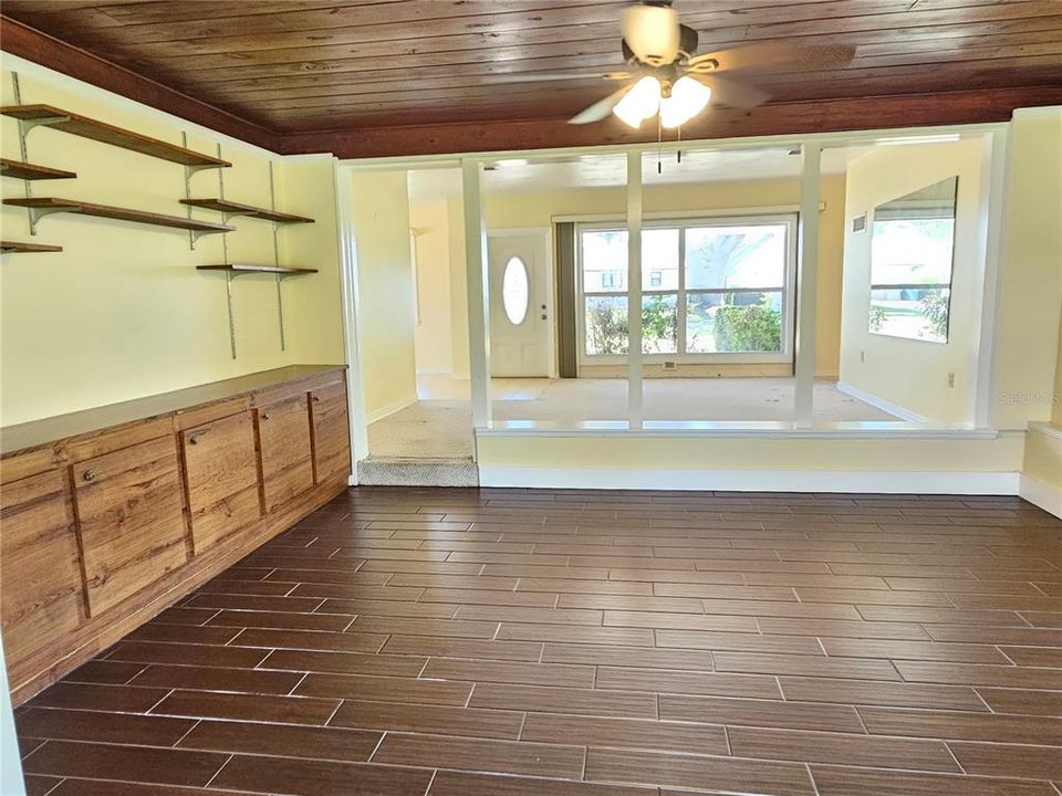 For Rent: $2,600 (2 beds, 1 baths, 1417 Square Feet)