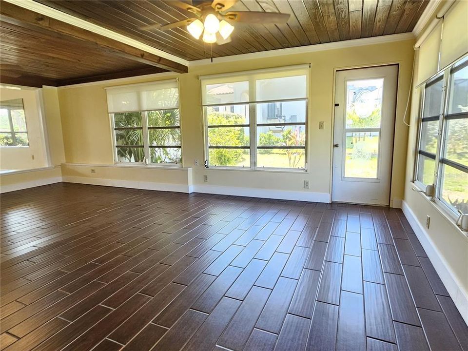 For Rent: $2,600 (2 beds, 1 baths, 1417 Square Feet)