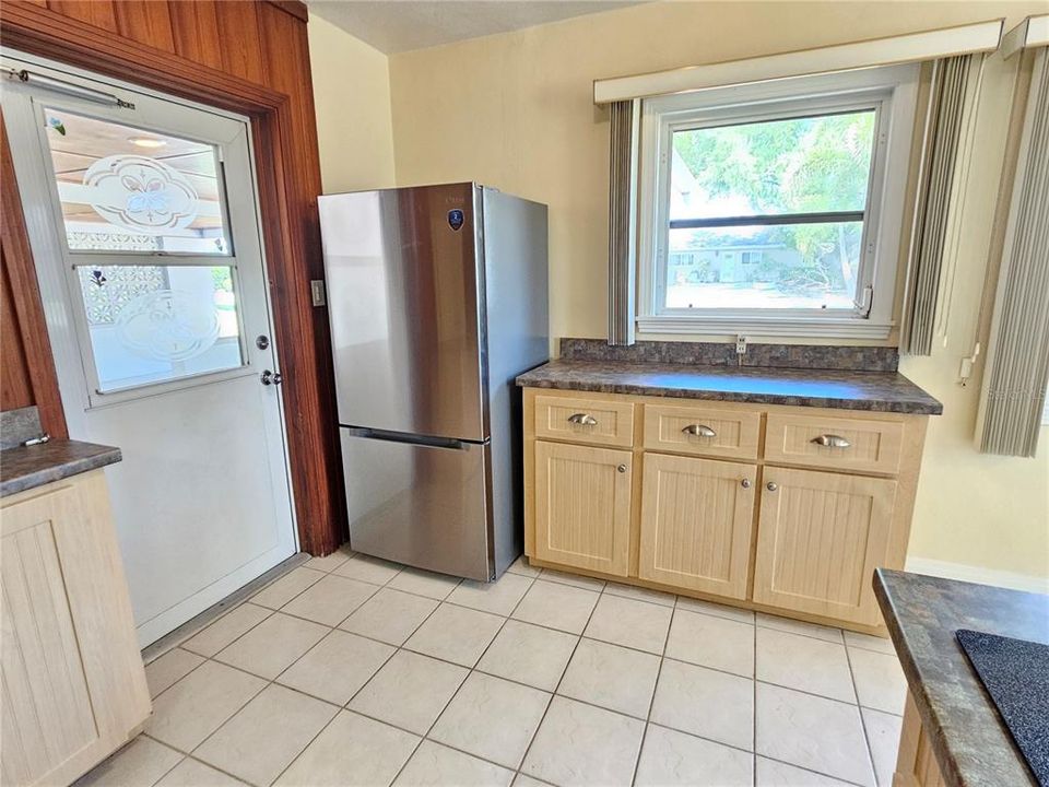 For Rent: $2,600 (2 beds, 1 baths, 1417 Square Feet)