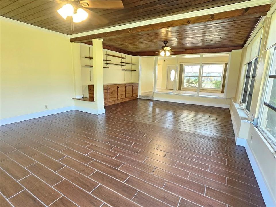 For Rent: $2,600 (2 beds, 1 baths, 1417 Square Feet)